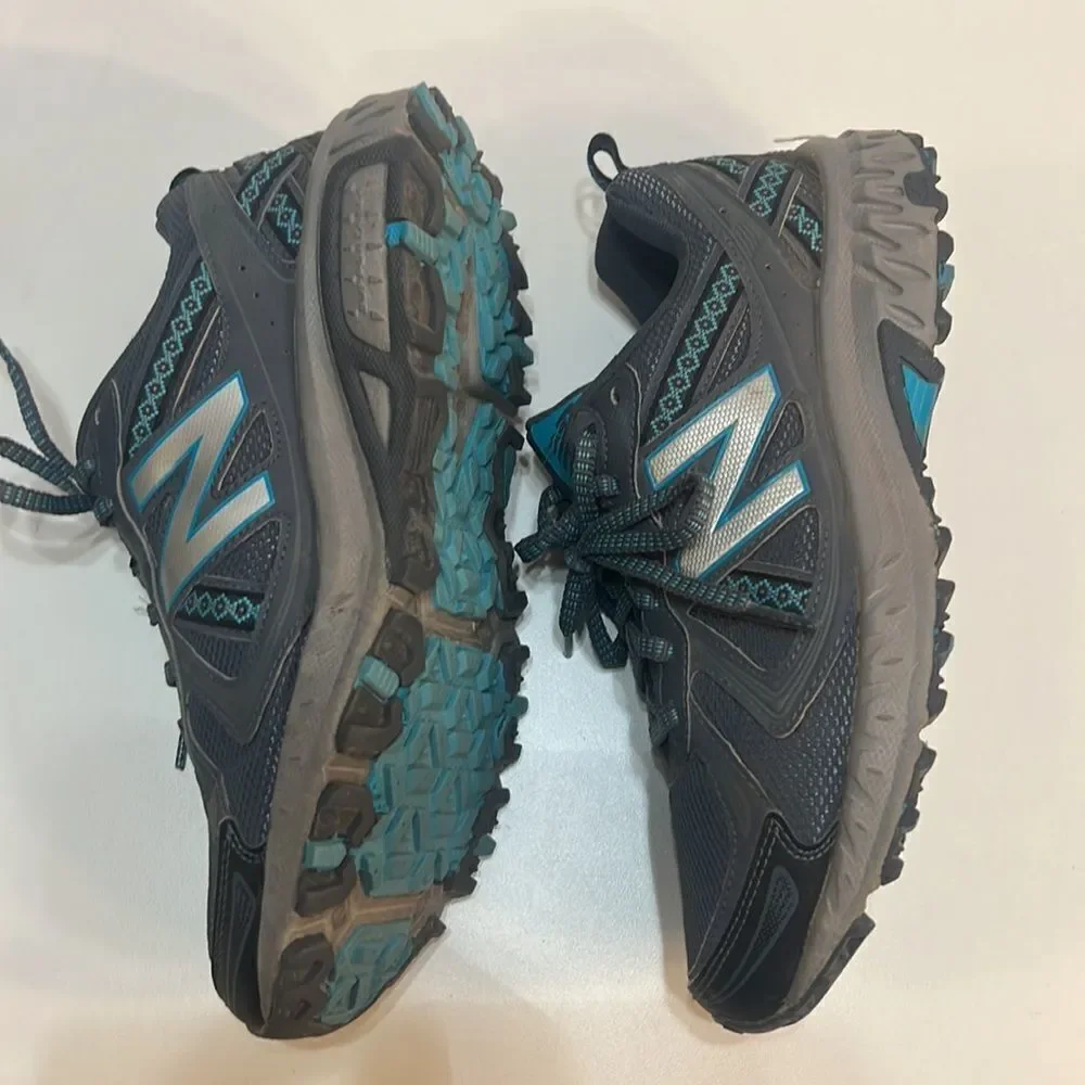 New Balance women’s WT410v5 Cushioning Trail Running Shoe‎ Runner size 8